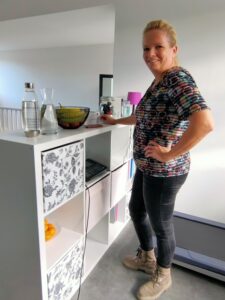 Mijn naam is Karin Filippo, gewichtsconsulent Loon op Zand. Ik begeleid voornamelijk vrouwen van middelbare leeftijd die overgewicht hebben. Of dat nu 5, 10, 15, 20 of meer kilo is, iedereen kan afvallen door gezond te eten!